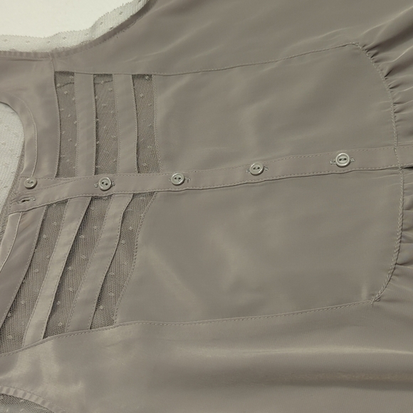 Button front sleeveless blouse - Picture 2 of 5